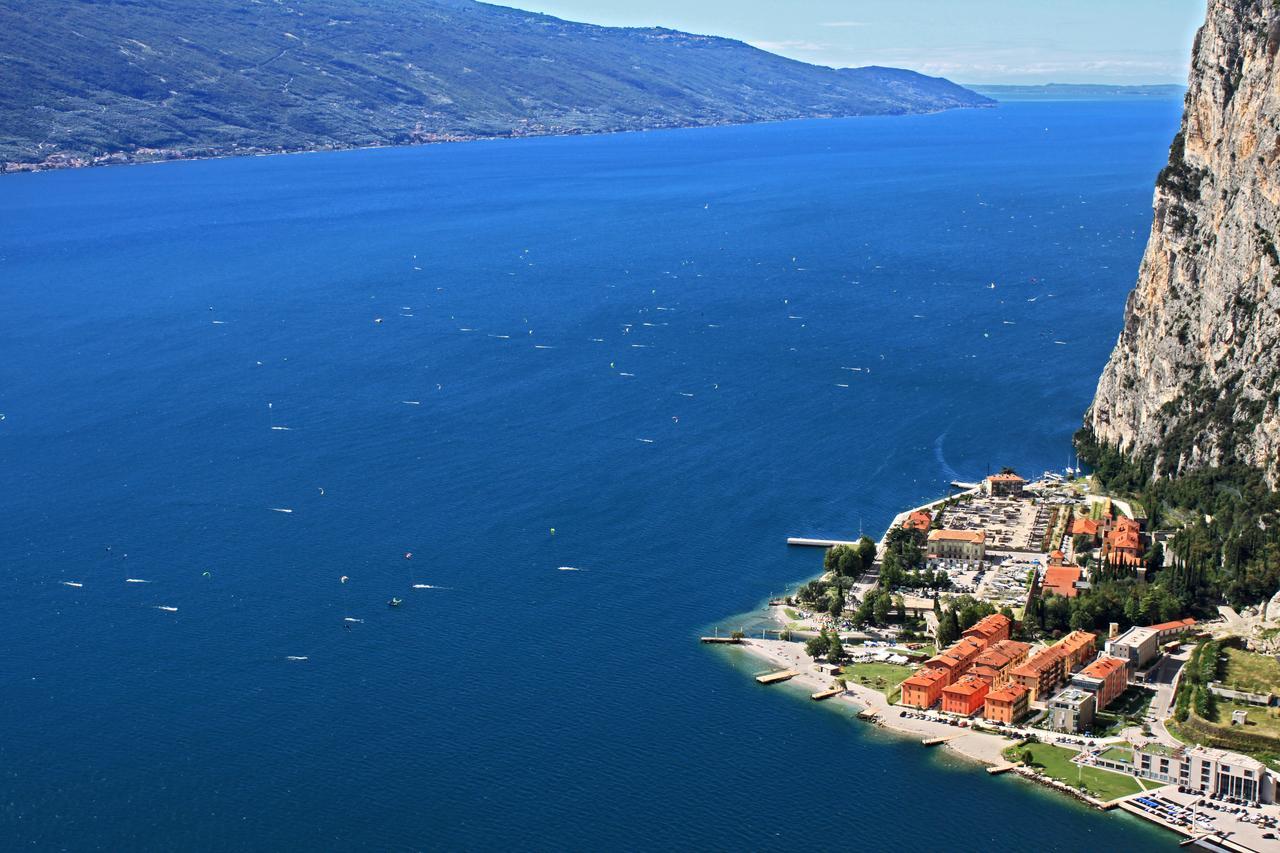 Campione Giulia Exclusive Lakefront Apartment By Gardadomusmea Campione del Garda Exteriér fotografie